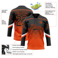 Laden Sie das Bild in den Galerie-Viewer, Uksn Individuelles Schwarz Orange-Weiß 3D-Muster verlaufende Quadratformen Eishockey-Trikot mit Schnürkragen