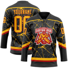 Laden Sie das Bild in den Galerie-Viewer, Uksn Individuelles Schwarz Gold-Rot 3D-Muster abstraktes Netzwerk Eishockey-Trikot mit Schnürkragen