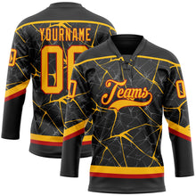 Laden Sie das Bild in den Galerie-Viewer, Uksn Individuelles Schwarz Gold-Rot 3D-Muster abstraktes Netzwerk Eishockey-Trikot mit Schnürkragen