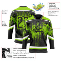 Laden Sie das Bild in den Galerie-Viewer, Uksn Individuelles Schwarz Neongrün Stahlgrau-Weiß 3D-Muster tropfende Farbkleckse Eishockey-Trikot mit Schnürkragen