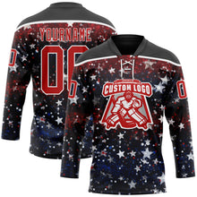 Laden Sie das Bild in den Galerie-Viewer, Uksn Individuelles Schwarz Rot-Weiß Amerikanische Flagge Eishockey-Trikot mit Schnürkragen