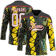 Laden Sie das Bild in den Galerie-Viewer, Uksn Individuelles Schwarz Weiß Gelb-Rot 3D-Muster Schlangenhautmuster Eishockey-Trikot mit Schnürkragen