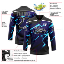 Laden Sie das Bild in den Galerie-Viewer, Uksn Individuelles Schwarz Blau-Weiß 3D-Muster Blitz Eishockey-Trikot mit Schnürkragen