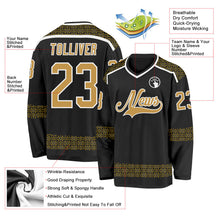 Laden Sie das Bild in den Galerie-Viewer, Uksn Individuelles Schwarz Altgold-Weiß 3D-Muster Karomuster Eishockey-Trikot