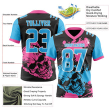 Laden Sie das Bild in den Galerie-Viewer, Uksn Individuelles Schwarz Himmelblau Pink-Weiß Authentisches Football Trikot Mit Totenkopf-Farbklecks