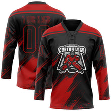 Laden Sie das Bild in den Galerie-Viewer, Uksn Individuelles Schwarz-Rot Diagonale Kratz-Pinselstriche Farbkleckse Eishockey-Trikot mit Schnürkragen