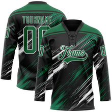 Laden Sie das Bild in den Galerie-Viewer, Uksn Individuelles Schwarz Kelly-Grün-Weiß Diagonale Kratz-Pinselstriche Eishockey-Trikot mit Schnürkragen