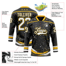 Laden Sie das Bild in den Galerie-Viewer, Uksn Individuelles Schwarz Weiß-Gold Sterne Farbkleckse Pinselstriche Eishockey-Trikot mit Schnürkragen