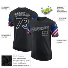 Laden Sie das Bild in den Galerie-Viewer, Uksn Individuelles Schwarz Weiß 3D Amerikanische Flagge Patriotisch Funktions-T-Shirt