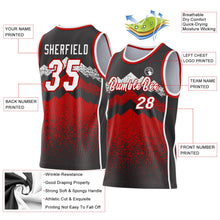 Laden Sie das Bild in den Galerie-Viewer, Uksn Individuelles Schwarz Weiß-Rot Bergspitzen-Splitter Seitenstreifen Rundhals Sublimation Basketball-Set Trikot