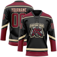 Laden Sie das Bild in den Galerie-Viewer, Uksn Individuelles Schwarz Karmesinrot-City-Creme Eishockey-Trikot mit Schnürkragen