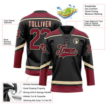 Laden Sie das Bild in den Galerie-Viewer, Uksn Individuelles Schwarz Karmesinrot-City-Creme Eishockey-Trikot mit Schnürkragen
