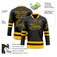 Laden Sie das Bild in den Galerie-Viewer, Uksn Individuelles Schwarz Gold Eishockey-Trikot mit Schnürkragen