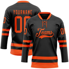 Laden Sie das Bild in den Galerie-Viewer, Uksn Individuelles Schwarz Orange Eishockey-Trikot mit Schnürkragen