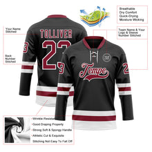 Laden Sie das Bild in den Galerie-Viewer, Uksn Individuelles Schwarz Karmesinrot-Weiß Eishockey-Trikot mit Schnürkragen