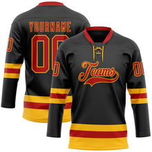 Laden Sie das Bild in den Galerie-Viewer, Uksn Individuelles Schwarz Rot-Gold Eishockey-Trikot mit Schnürkragen