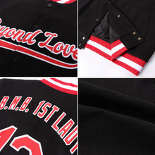 Laden Sie das Bild in den Galerie-Viewer, Uksn Individuelles Bomberjacke in Schwarz-Rot-Weiß mit Druckknopfleiste und Varsity-Letterman-Stil
