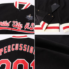 Laden Sie das Bild in den Galerie-Viewer, Uksn Individuelles Bomberjacke in Schwarz-Rot-Creme mit Druckknopfleiste und Varsity-Letterman-Stil