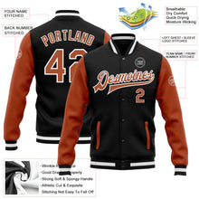 Laden Sie das Bild in den Galerie-Viewer, Uksn Individuelles Bomberjacke in Schwarz-Texas-Orange-Weiß mit Druckknopfleiste, Zweifarben-Design und Varsity-Letterman-Stil