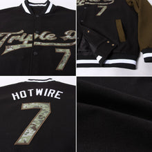 Laden Sie das Bild in den Galerie-Viewer, Uksn Individuelles Bomberjacke in Schwarz-Camouflage-Oliv mit Druckknopfleiste, Zweifarben-Design und Varsity-Letterman-Stil
