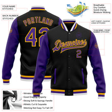 Laden Sie das Bild in den Galerie-Viewer, Uksn Individuelles Bomberjacke in Schwarz-Violett-Gold mit Druckknopfleiste, Zweifarben-Design und Varsity-Letterman-Stil