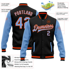 Laden Sie das Bild in den Galerie-Viewer, Uksn Individuelles Bomberjacke in Schwarz-Hellblau-Orange mit Druckknopfleiste, Zweifarben-Design und Varsity-Letterman-Stil