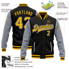 Laden Sie das Bild in den Galerie-Viewer, Uksn Individuelles Bomberjacke in Schwarz-Gold-Grau mit Druckknopfleiste, Zweifarben-Design und Varsity-Letterman-Stil