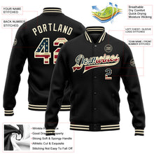 Laden Sie das Bild in den Galerie-Viewer, Uksn Individuelles Bomberjacke in Schwarz-Creme mit Vintage-USA-Flagge, Druckknopfleiste und Varsity-Letterman-Stil