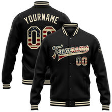 Laden Sie das Bild in den Galerie-Viewer, Uksn Individuelles Bomberjacke in Schwarz-Creme mit Vintage-USA-Flagge, Druckknopfleiste und Varsity-Letterman-Stil