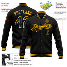 Laden Sie das Bild in den Galerie-Viewer, Uksn Individuelles Bomberjacke in Schwarz-Gold mit Druckknopfleiste und Varsity-Letterman-Stil