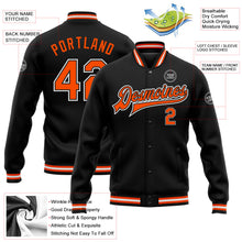 Laden Sie das Bild in den Galerie-Viewer, Uksn Individuelles Bomberjacke in Schwarz-Orange-Weiß mit Druckknopfleiste und Varsity-Letterman-Stil