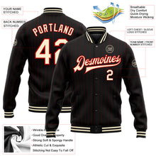 Laden Sie das Bild in den Galerie-Viewer, Uksn Individuelles Bomberjacke in Schwarz mit roten Nadelstreifen in Creme, Druckknopfleiste und Varsity-Letterman-Stil