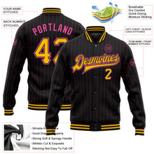 Laden Sie das Bild in den Galerie-Viewer, Uksn Individuelles Bomberjacke in Schwarz mit pinken Nadelstreifen in Gold, Druckknopfleiste und Varsity-Letterman-Stil