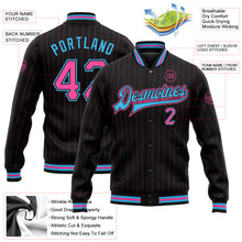 Laden Sie das Bild in den Galerie-Viewer, Uksn Individuelles Bomberjacke in Schwarz mit pinken Nadelstreifen in Himmelblau, Druckknopfleiste und Varsity-Letterman-Stil