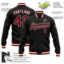 Laden Sie das Bild in den Galerie-Viewer, Uksn Individuelles Bomberjacke in Schwarz mit cremefarbenen Nadelstreifen in Kastanienbraun, Druckknopfleiste und Varsity-Letterman-Stil