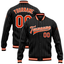Laden Sie das Bild in den Galerie-Viewer, Uksn Individuelles Bomberjacke in Schwarz mit weißen Nadelstreifen in Orange, Druckknopfleiste und Varsity-Letterman-Stil
