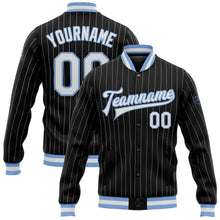Laden Sie das Bild in den Galerie-Viewer, Uksn Individuelles Bomberjacke in Schwarz mit weißen Nadelstreifen in Hellblau, Druckknopfleiste und Varsity-Letterman-Stil
