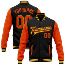 Laden Sie das Bild in den Galerie-Viewer, Uksn Individuelles Bomberjacke in Schwarz-Orange-Gold mit Druckknopfleiste, Zweifarben-Design und Varsity-Letterman-Stil