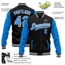 Laden Sie das Bild in den Galerie-Viewer, Uksn Individuelles Bomberjacke in Schwarz-Puderblau-Weiß mit Druckknopfleiste, Zweifarben-Design und Varsity-Letterman-Stil