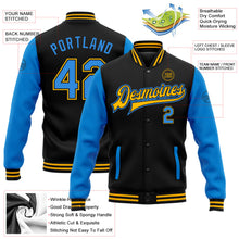 Laden Sie das Bild in den Galerie-Viewer, Uksn Individuelles Bomberjacke in Schwarz-Puderblau-Gold mit Druckknopfleiste, Zweifarben-Design und Varsity-Letterman-Stil