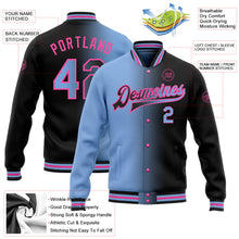 Laden Sie das Bild in den Galerie-Viewer, Uksn Individuelles Bomberjacke in Schwarz-Hellblau-Pink mit Farbverlauf-Design, Druckknopfleiste und Varsity-Letterman-Stil