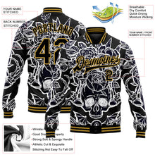 Laden Sie das Bild in den Galerie-Viewer, Uksn Individuelles Bomberjacke in Schwarz-Altgold mit 3D-Totenkopf mit Pfingstrosen, Druckknopfleiste und Varsity-Letterman-Stil