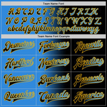 Laden Sie das Bild in den Galerie-Viewer, Uksn Individuelles Bomberjacke in Schwarz-Puderblau-Gold mit Farbverlauf-Design, Druckknopfleiste und Varsity-Letterman-Stil