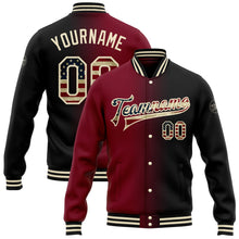 Laden Sie das Bild in den Galerie-Viewer, Uksn Individuelles Bomberjacke in Schwarz-Karmesinrot-Creme mit Vintage-USA-Flagge, Farbverlauf-Design, Druckknopfleiste und Varsity-Letterman-Stil