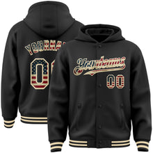 Laden Sie das Bild in den Galerie-Viewer, Uksn Individuelles Bomberjacke in Schwarz-Creme mit Vintage-USA-Flagge, Druckknopfleiste, Kapuze und Varsity-Letterman-Stil