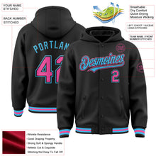 Laden Sie das Bild in den Galerie-Viewer, Uksn Individuelles Bomberjacke in Schwarz-Pink-Himmelblau mit Druckknopfleiste, Kapuze und Varsity-Letterman-Stil