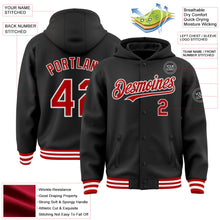 Laden Sie das Bild in den Galerie-Viewer, Uksn Individuelles Bomberjacke in Schwarz-Rot-Weiß mit Druckknopfleiste, Kapuze und Varsity-Letterman-Stil