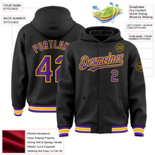 Laden Sie das Bild in den Galerie-Viewer, Uksn Individuelles Bomberjacke in Schwarz-Violett-Gold mit Druckknopfleiste, Kapuze und Varsity-Letterman-Stil