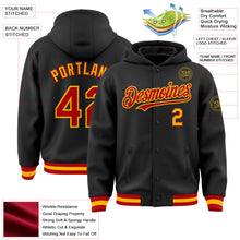 Laden Sie das Bild in den Galerie-Viewer, Uksn Individuelles Bomberjacke in Schwarz-Rot-Gold mit Druckknopfleiste, Kapuze und Varsity-Letterman-Stil