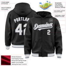 Laden Sie das Bild in den Galerie-Viewer, Uksn Individuelles Bomberjacke in Schwarz-Weiß-Grau mit Druckknopfleiste, Kapuze und Varsity-Letterman-Stil